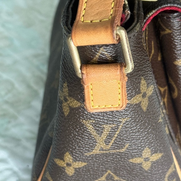 Authentic Louis Vuitton Viva Cite PM - Picture 3 of 11